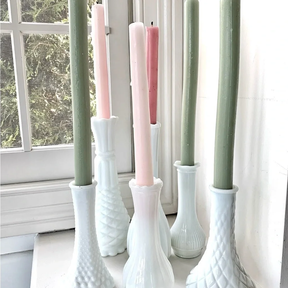 Milk Glass Tapered Bud Vase, Anchor Hocking Stars & Bars Pattern 5.9”..